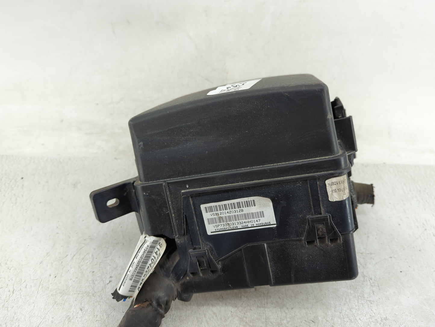 2015 Hyundai Santa Fe Fusebox Fuse Box Panel Relay Module Fits OEM Used Auto Parts - Oemusedautoparts1.com