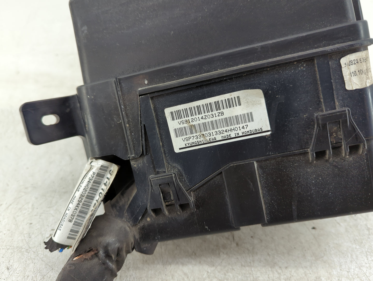 2015 Hyundai Santa Fe Fusebox Fuse Box Panel Relay Module Fits OEM Used Auto Parts - Oemusedautoparts1.com