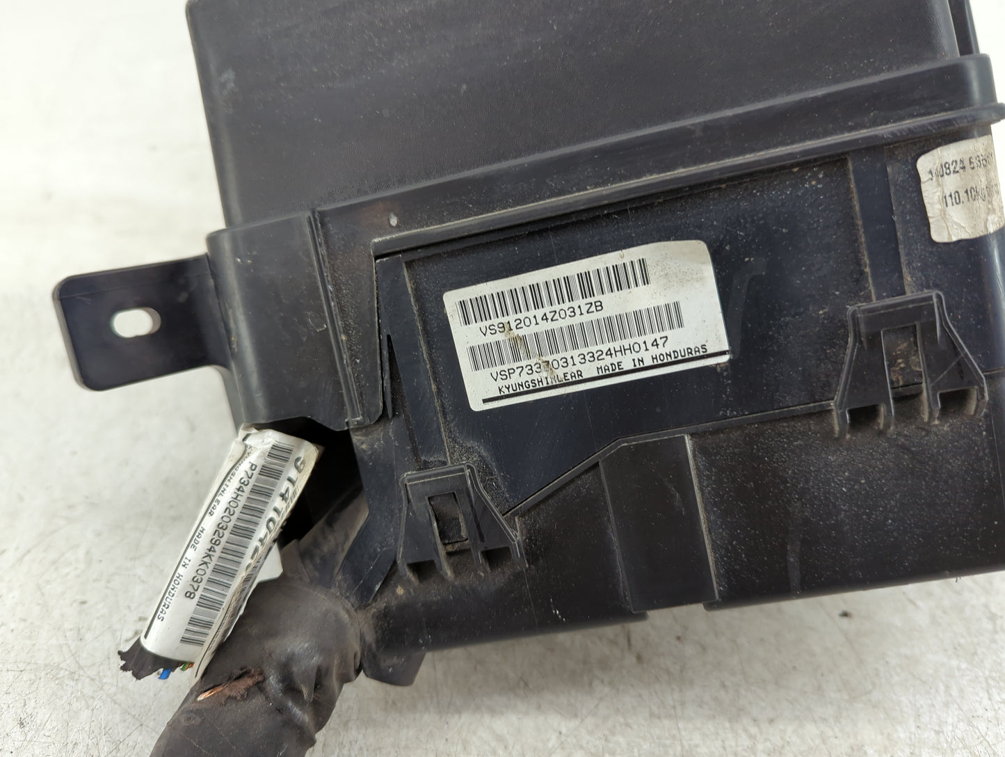 2015 Hyundai Santa Fe Fusebox Fuse Box Panel Relay Module Fits OEM Used Auto Parts - Oemusedautoparts1.com