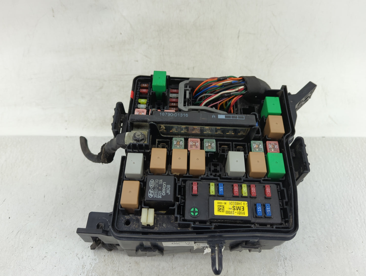 2013-2016 Hyundai Santa Fe Fusebox Fuse Box Panel Relay Module P/N:91210 B8501 Fits Fits 2013 2014 2015 2016 OEM Used Auto P