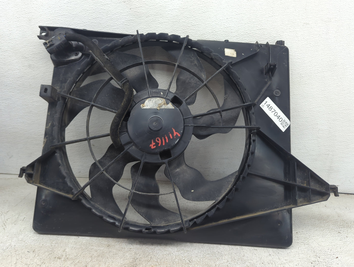 2013-2018 Hyundai Santa Fe Electric Radiator Cooling Fan Motor Assembly Fits Fits 2013 2014 2015 2016 2017 2018 OEM Used Aut