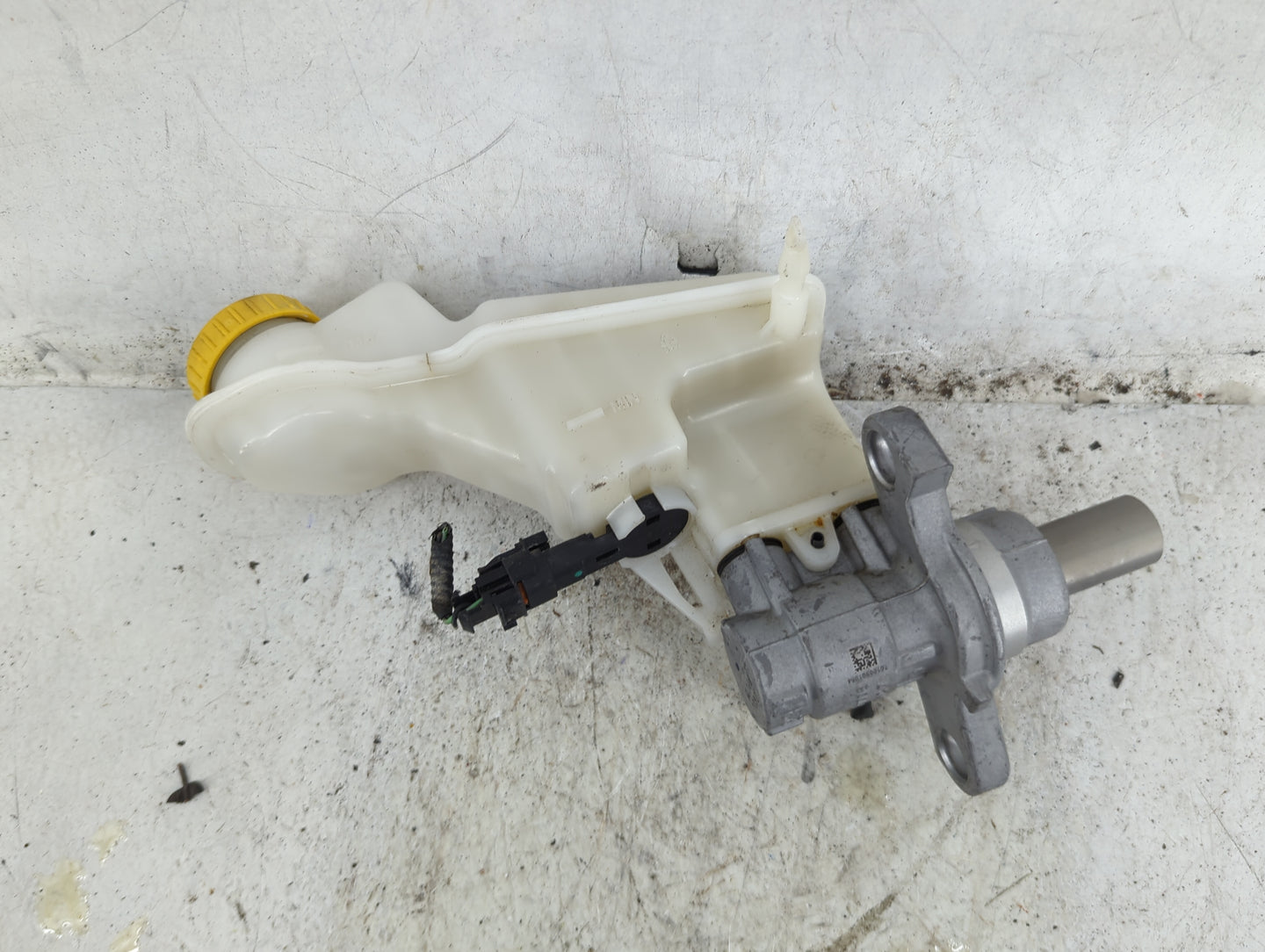2013-2019 Hyundai Santa Fe Brake Master Cylinder 1490419 - Oemusedautoparts1.com