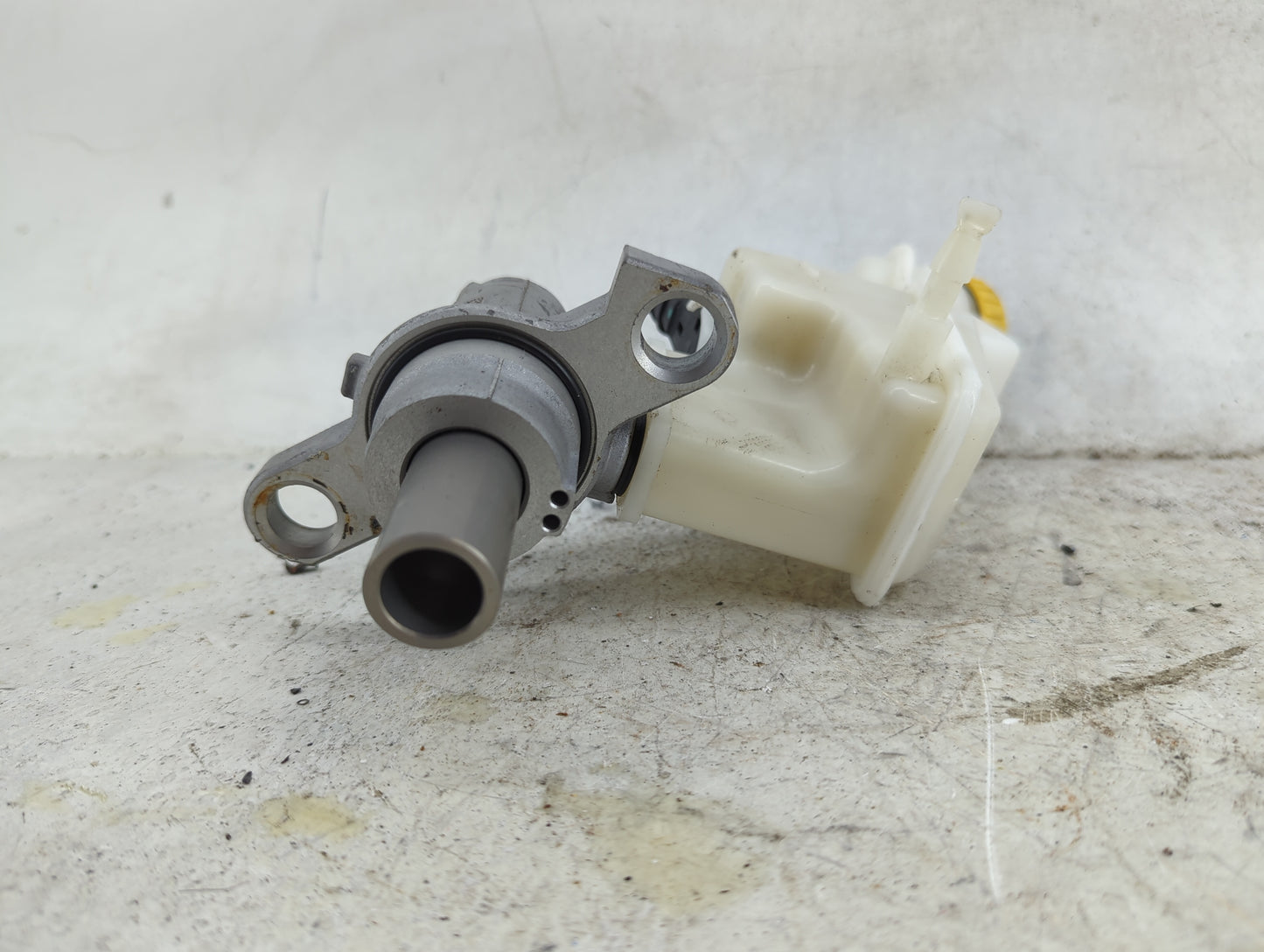 2013-2019 Hyundai Santa Fe Brake Master Cylinder 1490419 - Oemusedautoparts1.com