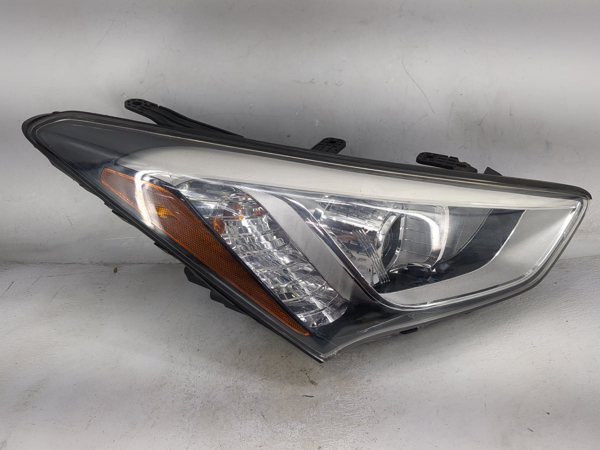 2015 Hyundai Santa Fe Passenger Right Oem Front Light Lamp Black - Oemusedautoparts1.com