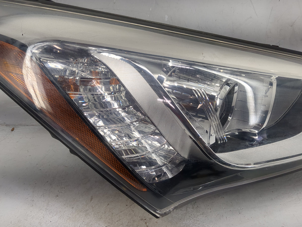 2015 Hyundai Santa Fe Passenger Right Oem Front Light Lamp Black - Oemusedautoparts1.com