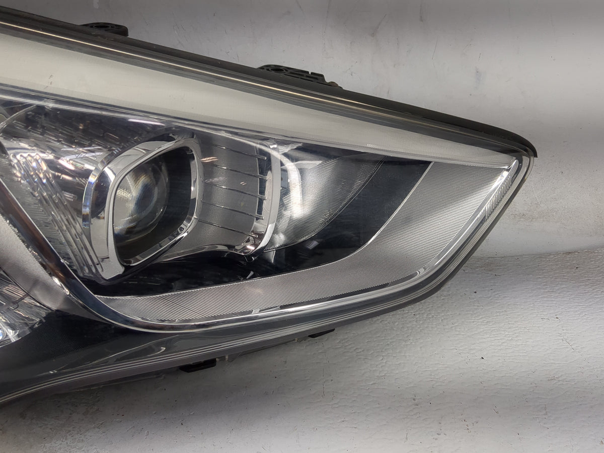 2015 Hyundai Santa Fe Passenger Right Oem Front Light Lamp Black - Oemusedautoparts1.com