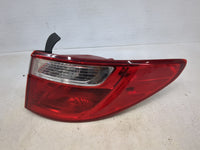 2013-2016 Hyundai Santa Fe Tail Light Assembly Passenger Right OEM P/N:92402-B8000 Fits Fits 2013 2014 2015 2016 OEM Used Au