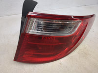 2013-2016 Hyundai Santa Fe Tail Light Assembly Passenger Right OEM P/N:92402-B8000 Fits Fits 2013 2014 2015 2016 OEM Used Au