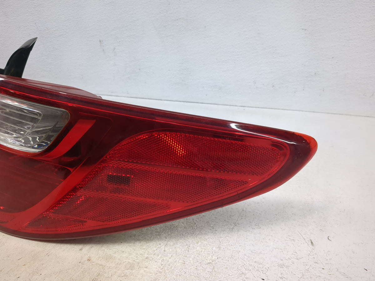 2013-2016 Hyundai Santa Fe Tail Light Assembly Passenger Right OEM P/N:92402-B8000 Fits Fits 2013 2014 2015 2016 OEM Used Au