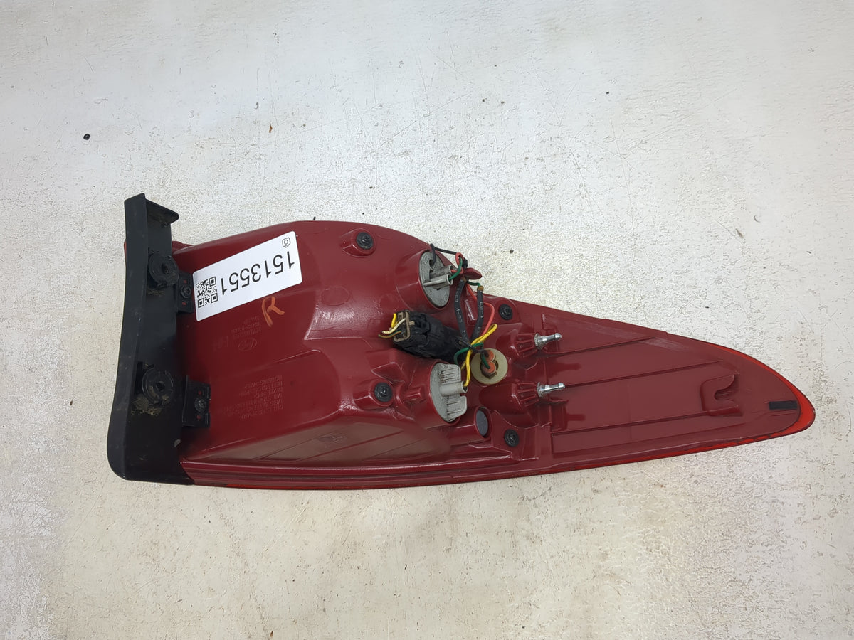 2013-2016 Hyundai Santa Fe Tail Light Assembly Passenger Right OEM P/N:92402-B8000 Fits Fits 2013 2014 2015 2016 OEM Used Au