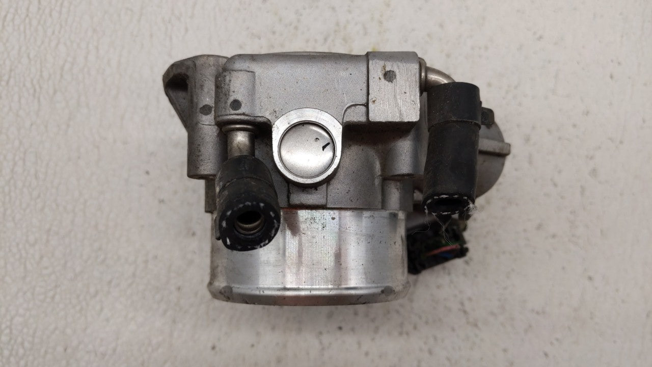 2015 Hyundai Santa Fe Throttle Body P/N:35100-2G700 Fits Fits 2011 2012 2013 2014 2016 OEM Used Auto Parts - Oemusedautopart