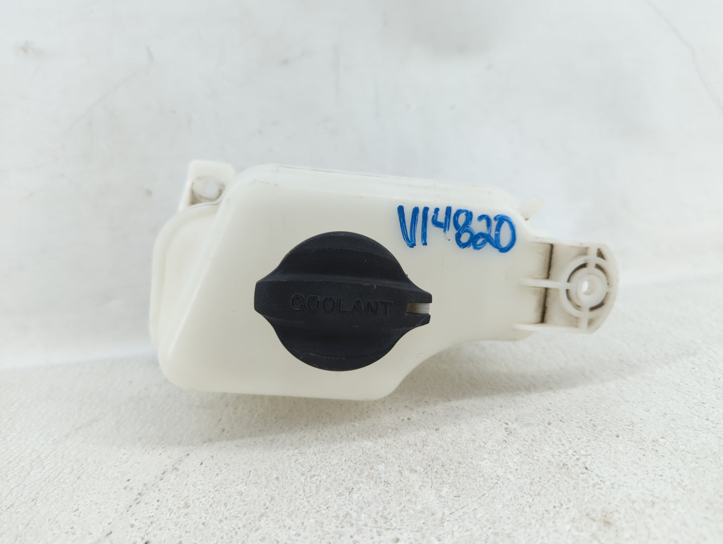 2013 Hyundai Santa Fe Radiator Coolant Overflow Expansion Tank Bottle - Oemusedautoparts1.com