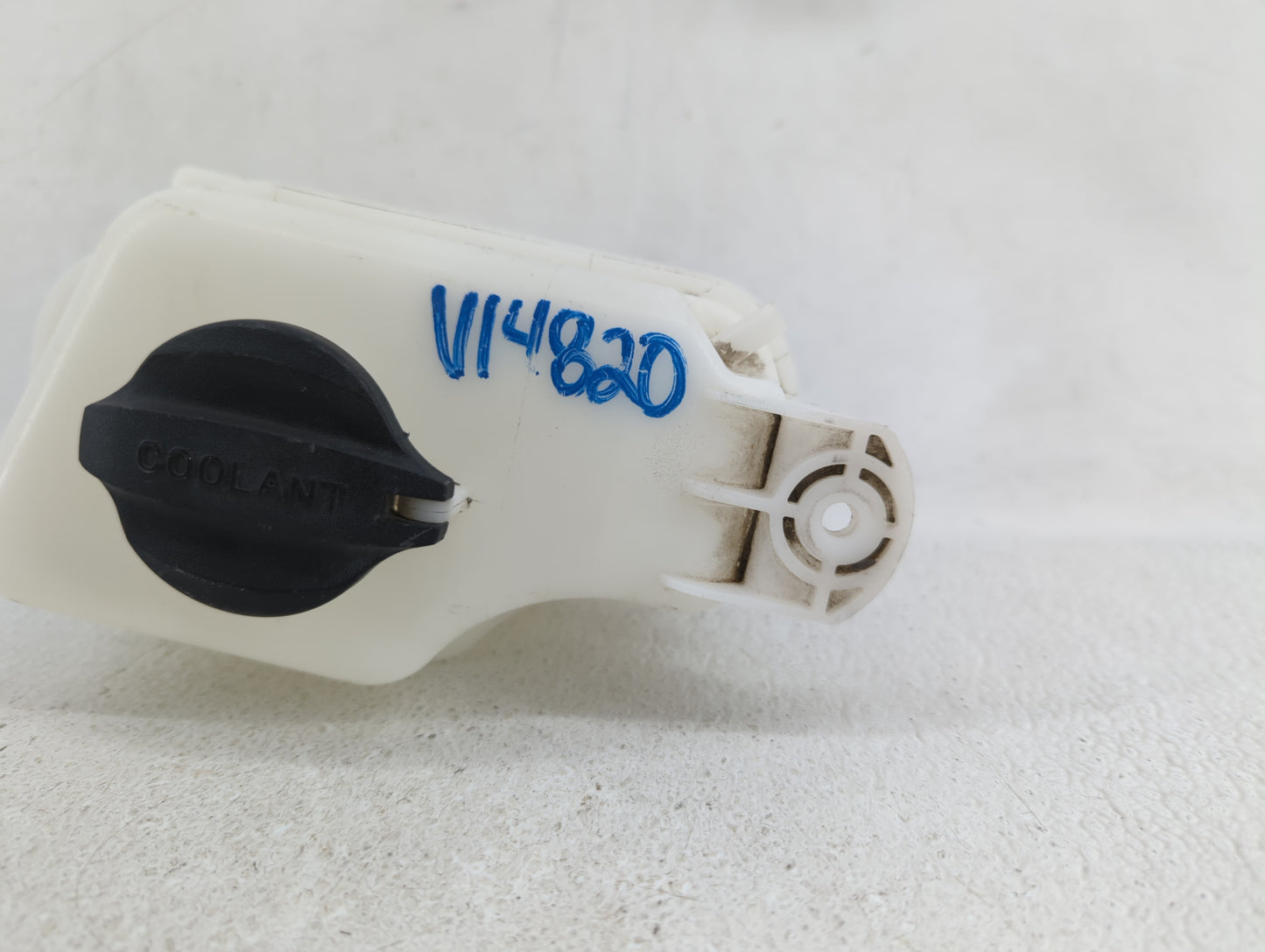 2013 Hyundai Santa Fe Radiator Coolant Overflow Expansion Tank Bottle - Oemusedautoparts1.com