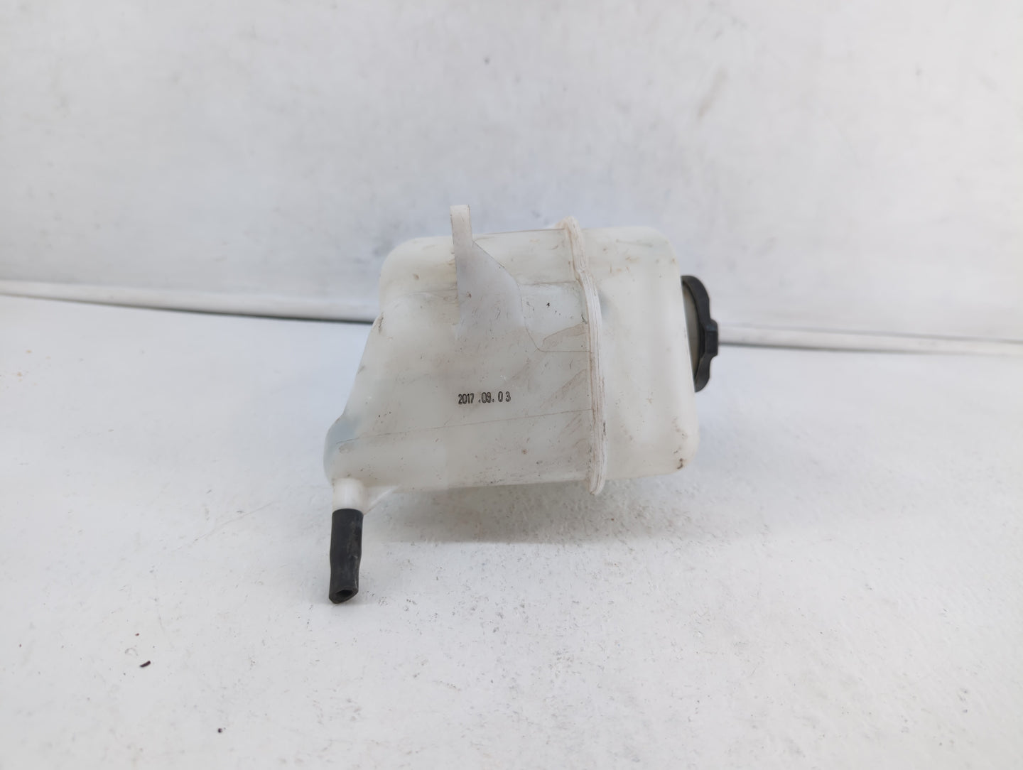 2013 Hyundai Santa Fe Radiator Coolant Overflow Expansion Tank Bottle 400185 - Oemusedautoparts1.com