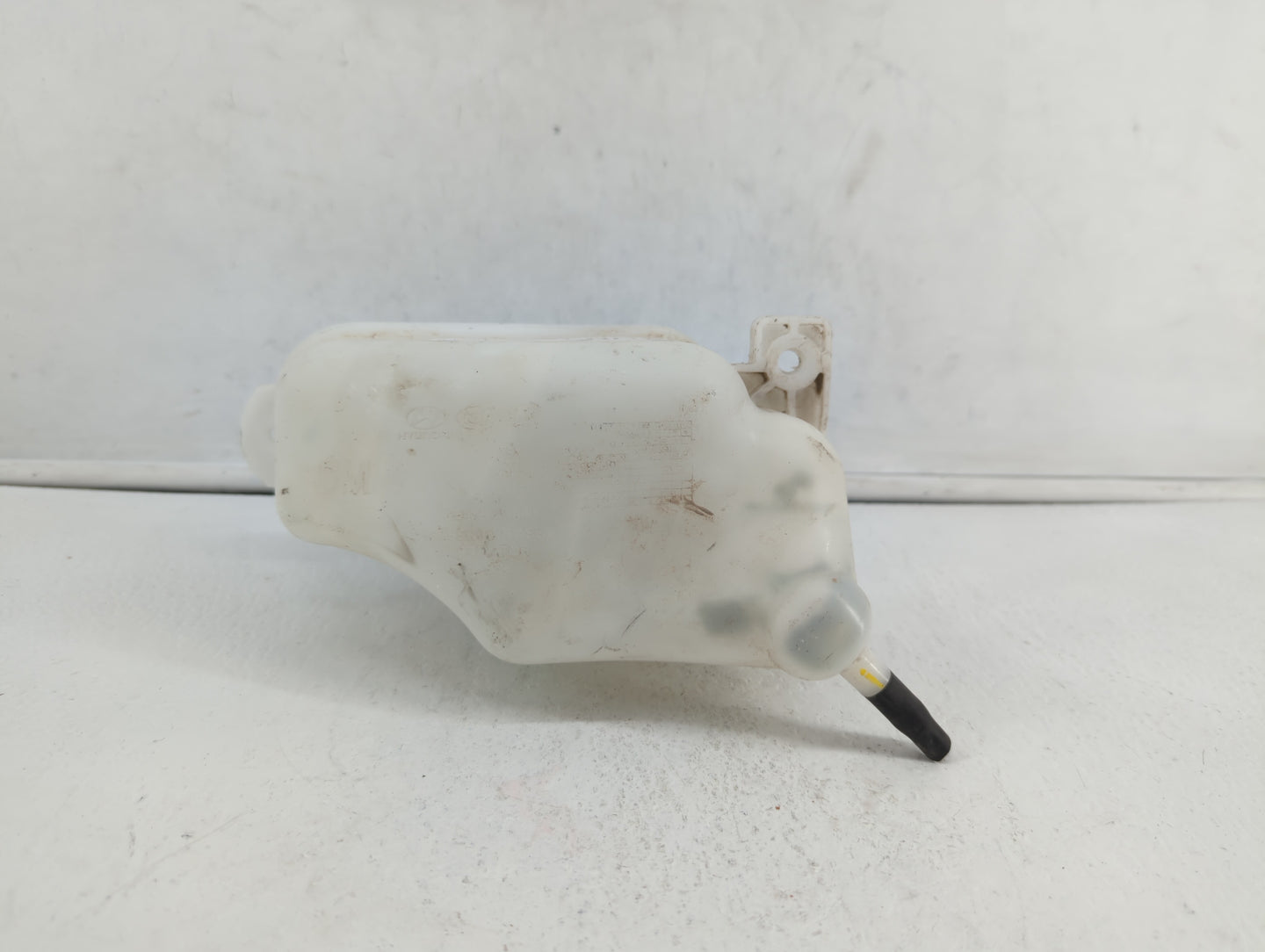 2013 Hyundai Santa Fe Radiator Coolant Overflow Expansion Tank Bottle 400185 - Oemusedautoparts1.com