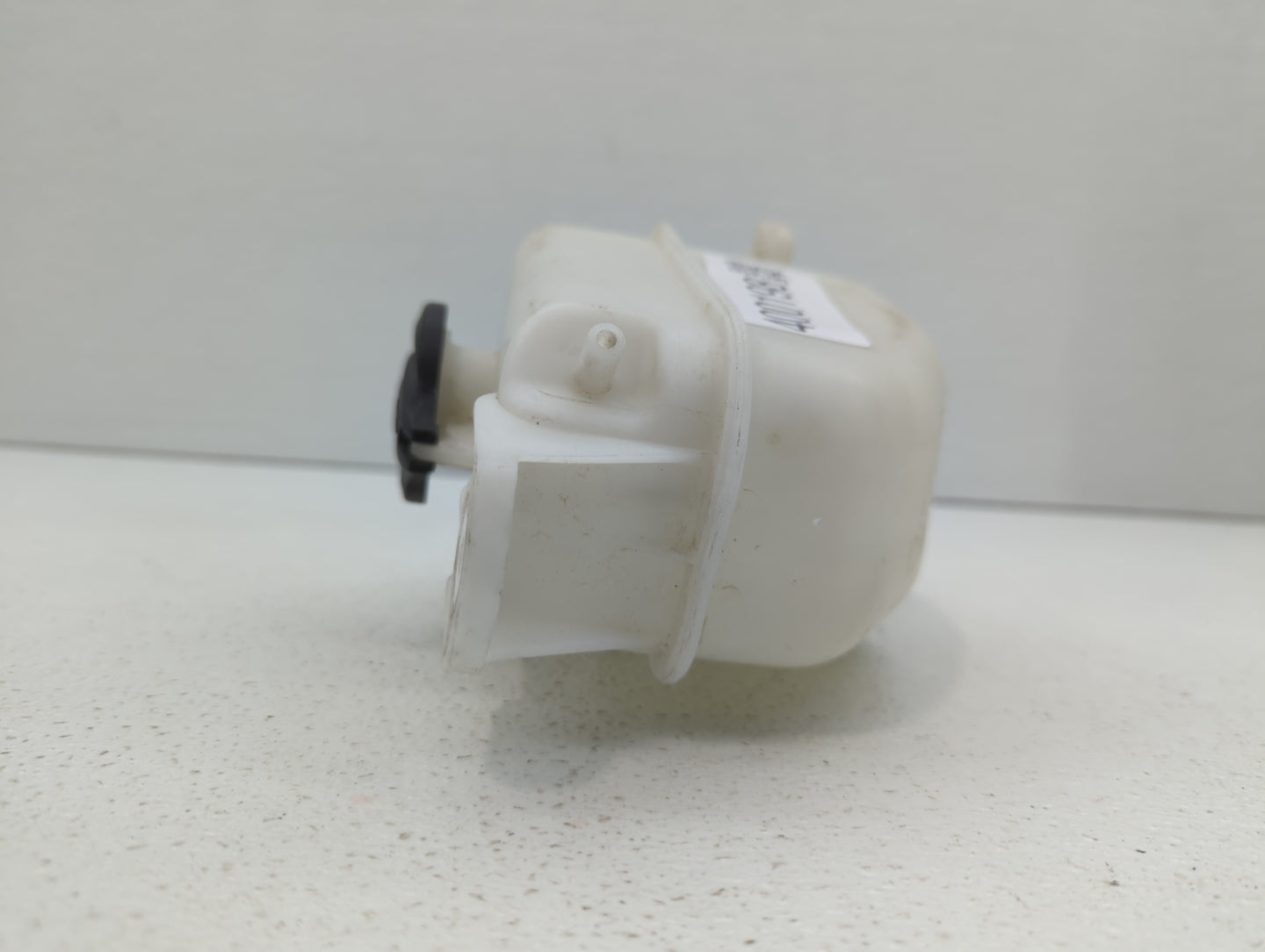 2013 Hyundai Santa Fe Radiator Coolant Overflow Expansion Tank Bottle - Oemusedautoparts1.com
