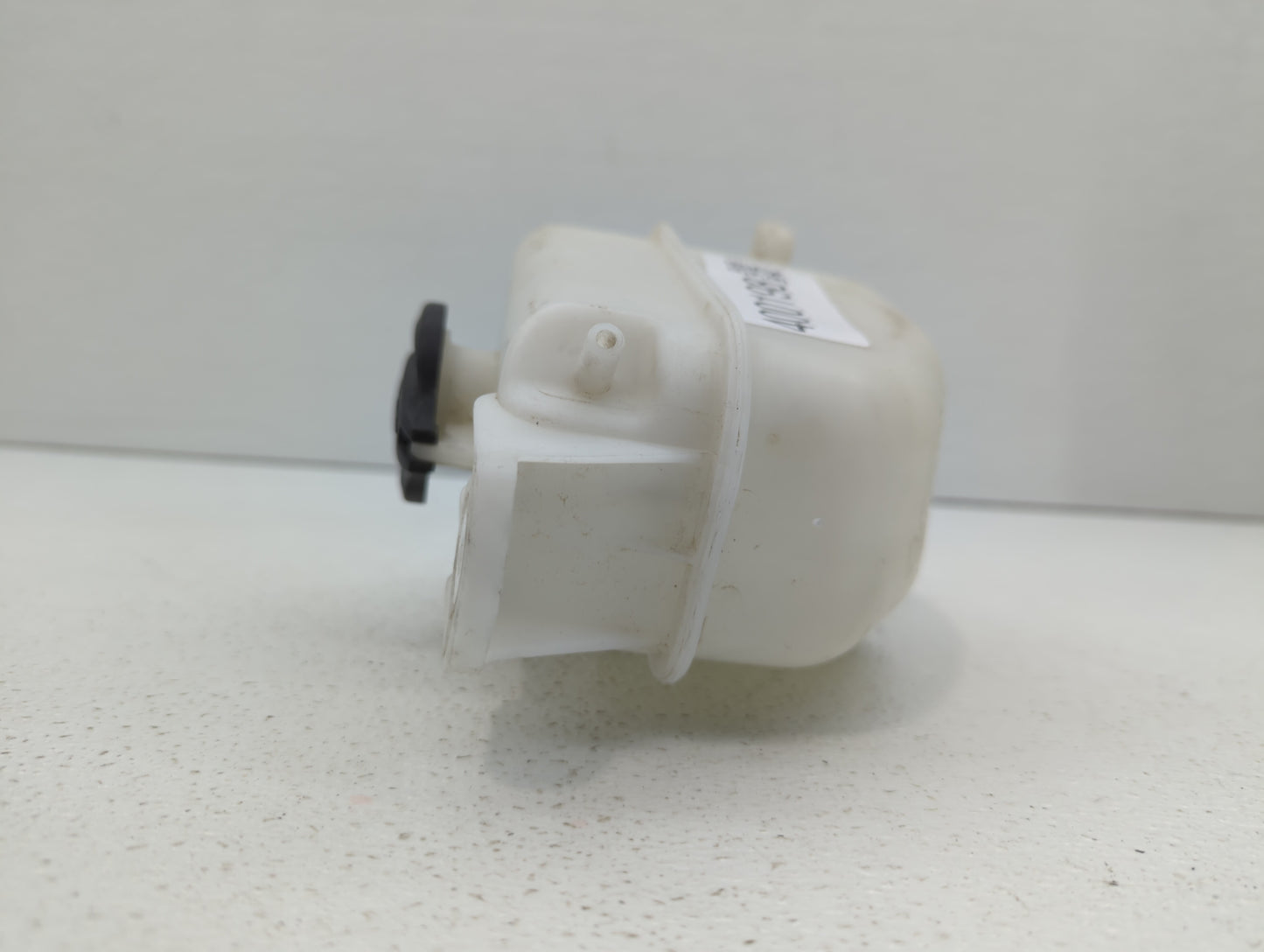 2013 Hyundai Santa Fe Radiator Coolant Overflow Expansion Tank Bottle - Oemusedautoparts1.com