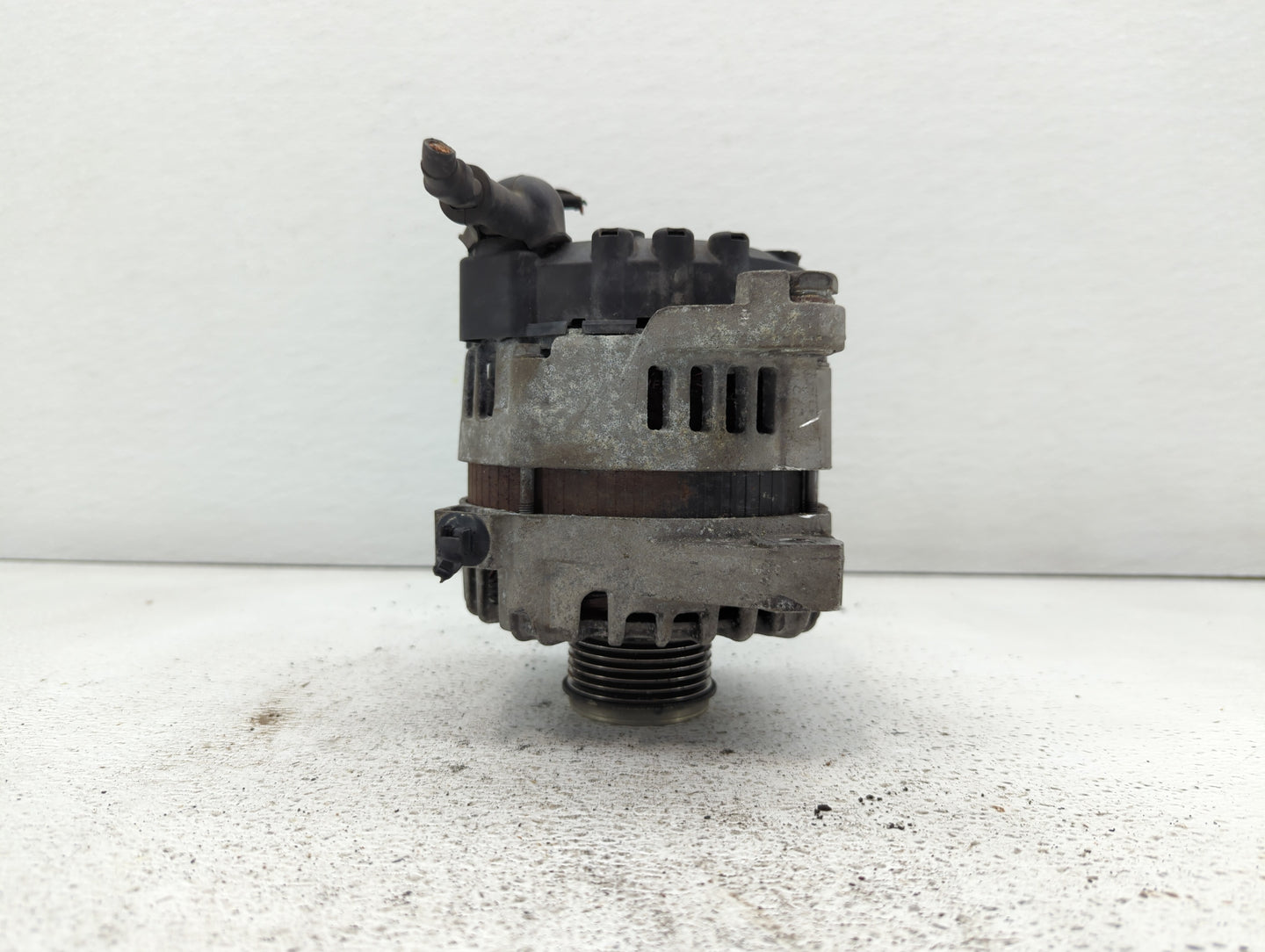 2015 Hyundai Santa Fe Alternator Replacement Generator Charging Assembly Engine OEM P/N:37300-2G850 Fits Fits 2014 OEM Used 