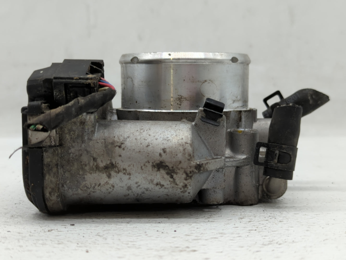 2015 Hyundai Santa Fe Throttle Body P/N:35100-2G700 Fits Fits 2011 2012 2013 2014 2016 OEM Used Auto Parts - Oemusedautopart