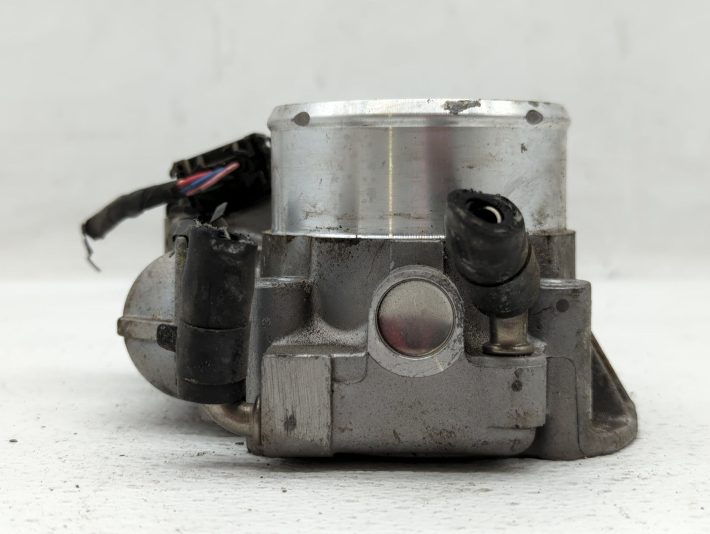 2015 Hyundai Santa Fe Throttle Body P/N:35100-2G700 Fits Fits 2011 2012 2013 2014 2016 OEM Used Auto Parts - Oemusedautopart