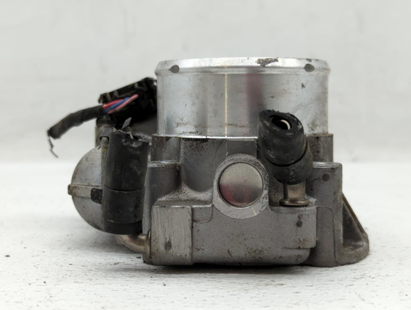 2015 Hyundai Santa Fe Throttle Body P/N:35100-2G700 Fits Fits 2011 2012 2013 2014 2016 OEM Used Auto Parts - Oemusedautopart