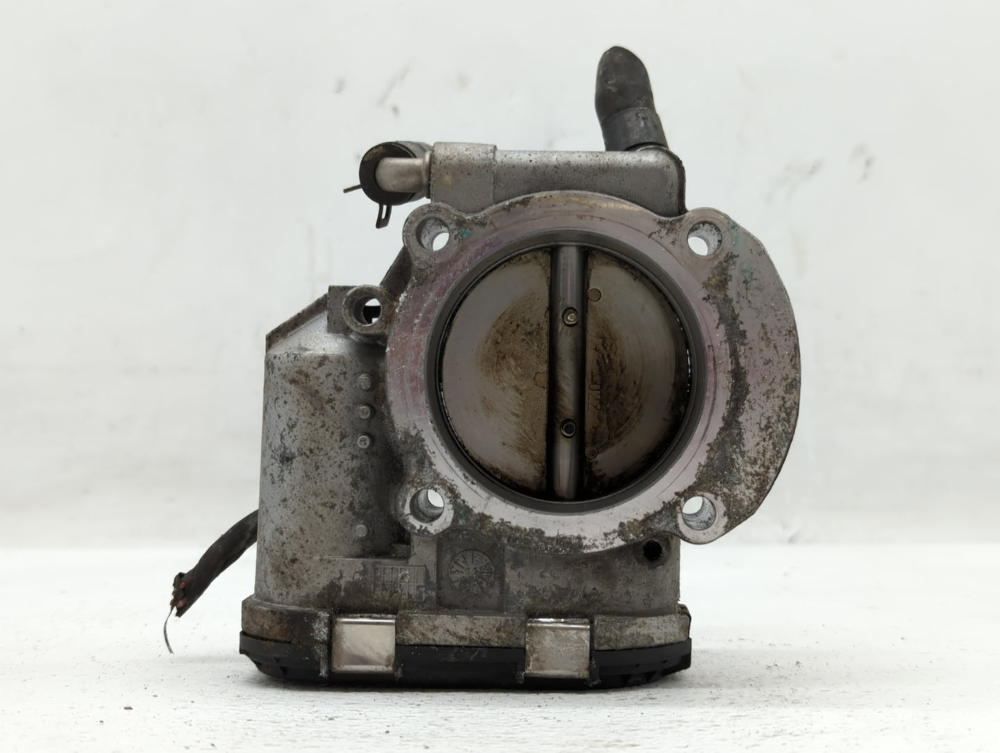 2015 Hyundai Santa Fe Throttle Body P/N:35100-2G700 Fits Fits 2011 2012 2013 2014 2016 OEM Used Auto Parts - Oemusedautopart