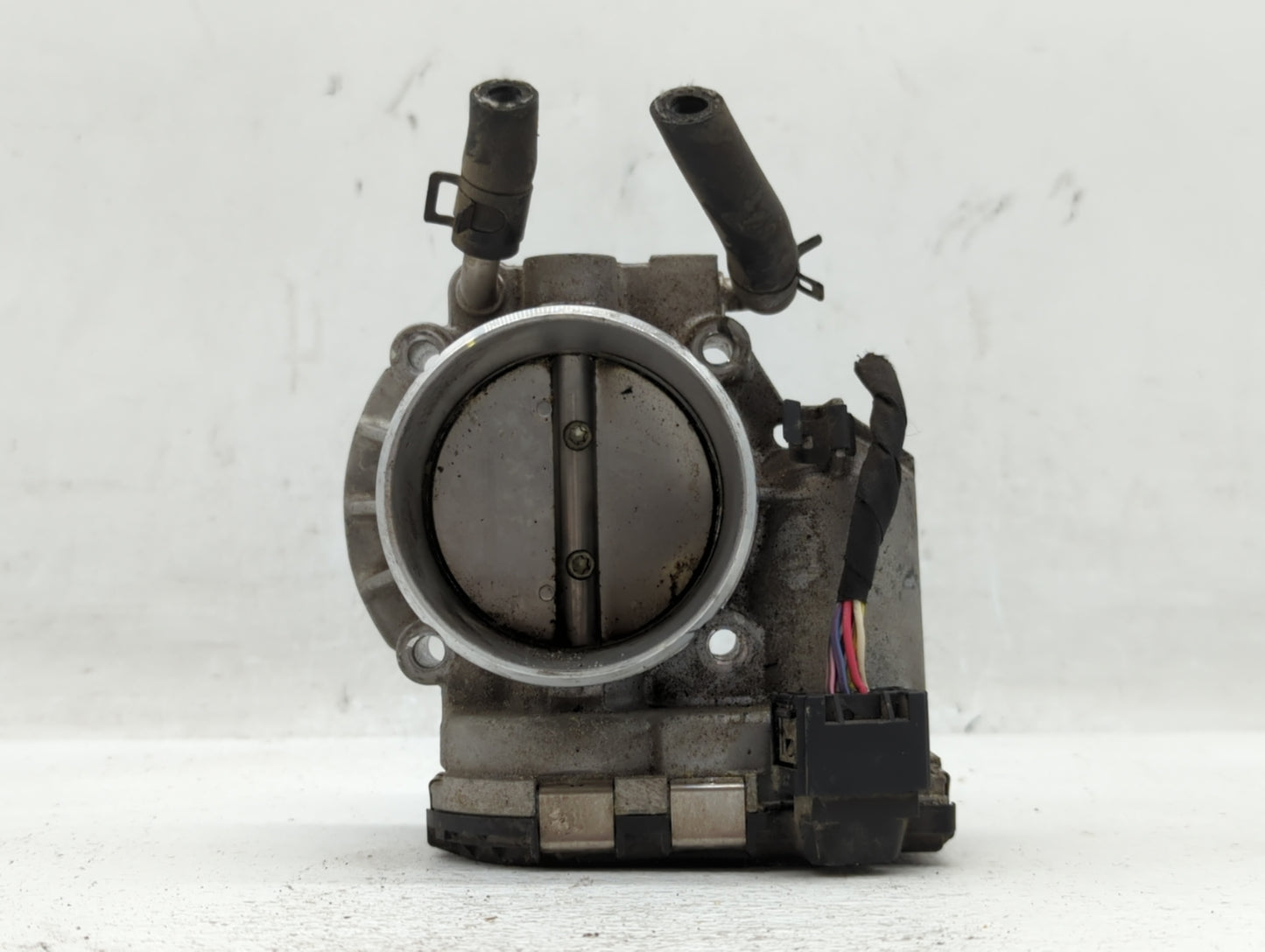 2015 Hyundai Santa Fe Throttle Body P/N:35100-2G700 Fits Fits 2011 2012 2013 2014 2016 OEM Used Auto Parts - Oemusedautopart