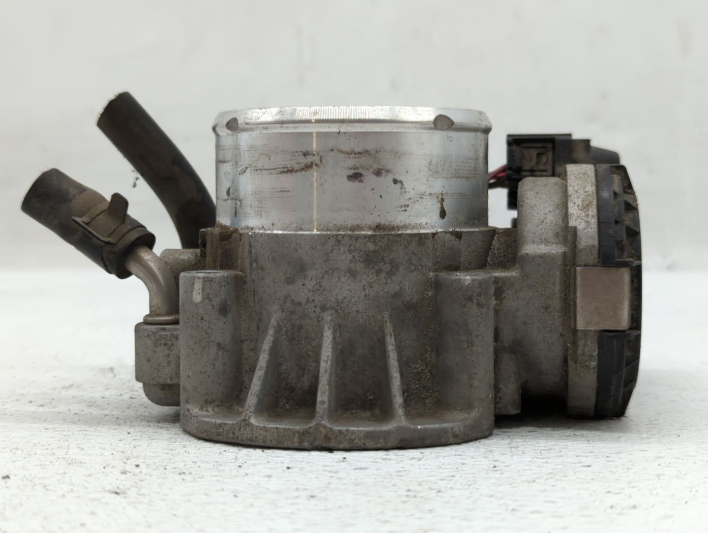 2015 Hyundai Santa Fe Throttle Body P/N:35100-2G700 Fits Fits 2011 2012 2013 2014 2016 OEM Used Auto Parts - Oemusedautopart