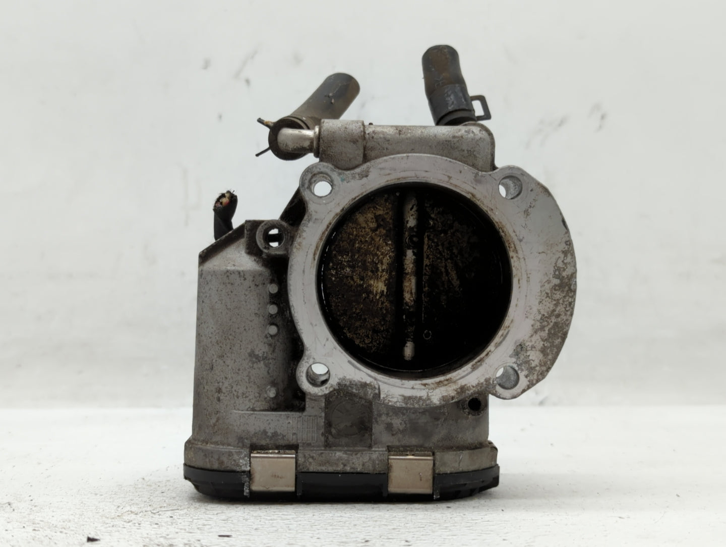 2015 Hyundai Santa Fe Throttle Body P/N:35100-2G700 Fits Fits 2011 2012 2013 2014 2016 OEM Used Auto Parts - Oemusedautopart