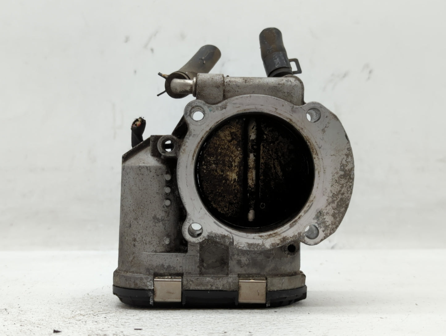 2015 Hyundai Santa Fe Throttle Body P/N:35100-2G700 Fits Fits 2011 2012 2013 2014 2016 OEM Used Auto Parts - Oemusedautopart