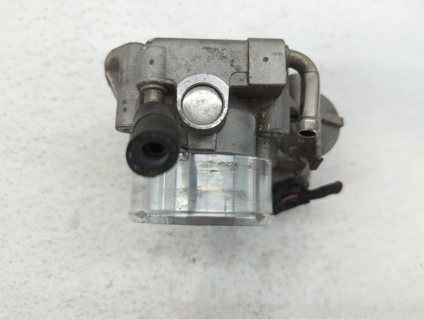 2015 Hyundai Santa Fe Throttle Body P/N:35100-2G700 Fits Fits 2011 2012 2013 2014 2016 OEM Used Auto Parts - Oemusedautopart