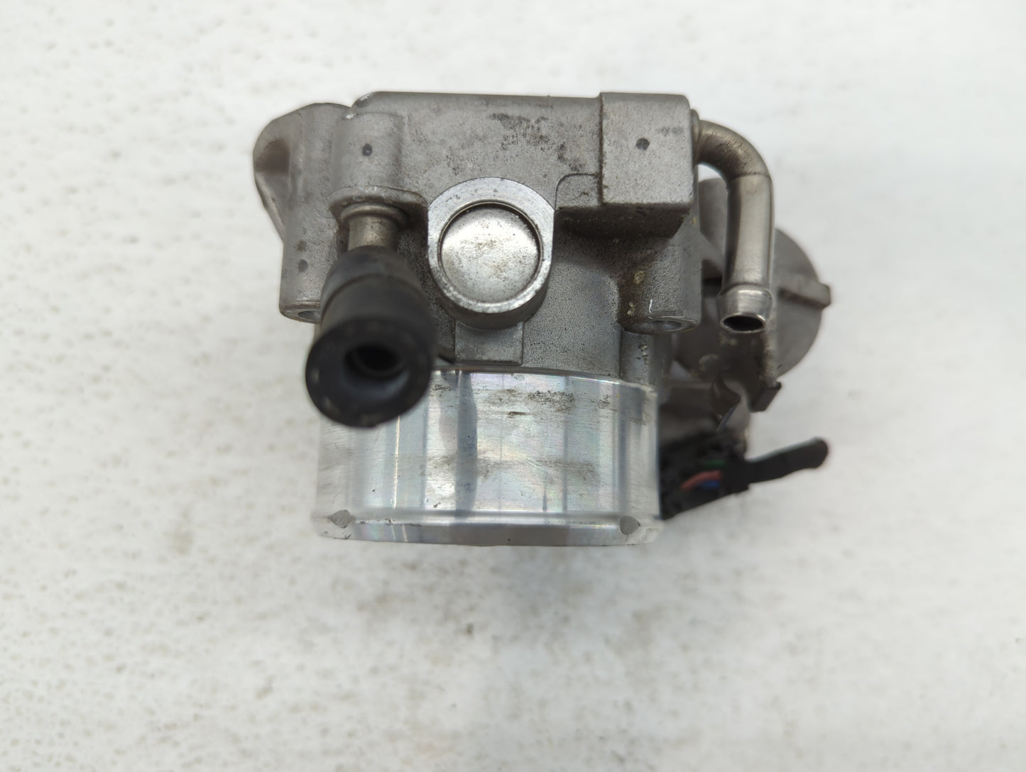 2015 Hyundai Santa Fe Throttle Body P/N:35100-2G700 Fits Fits 2011 2012 2013 2014 2016 OEM Used Auto Parts - Oemusedautopart