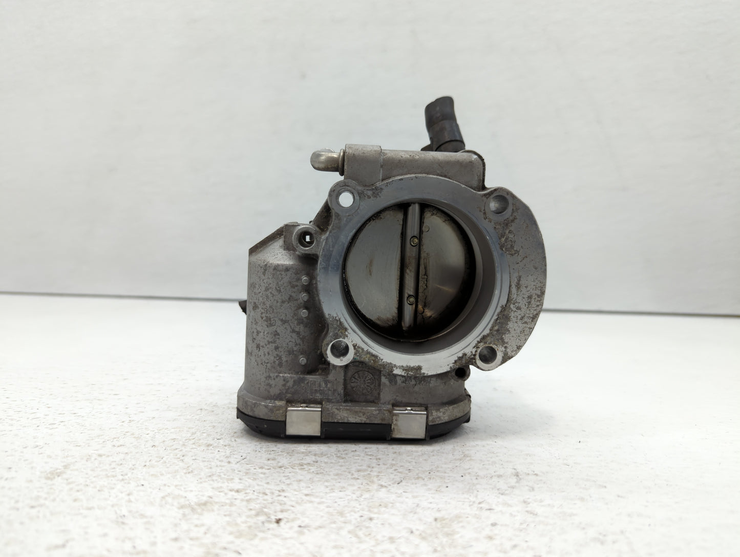 2015 Hyundai Santa Fe Throttle Body P/N:35100-2G700 Fits Fits 2011 2012 2013 2014 2016 OEM Used Auto Parts - Oemusedautopart