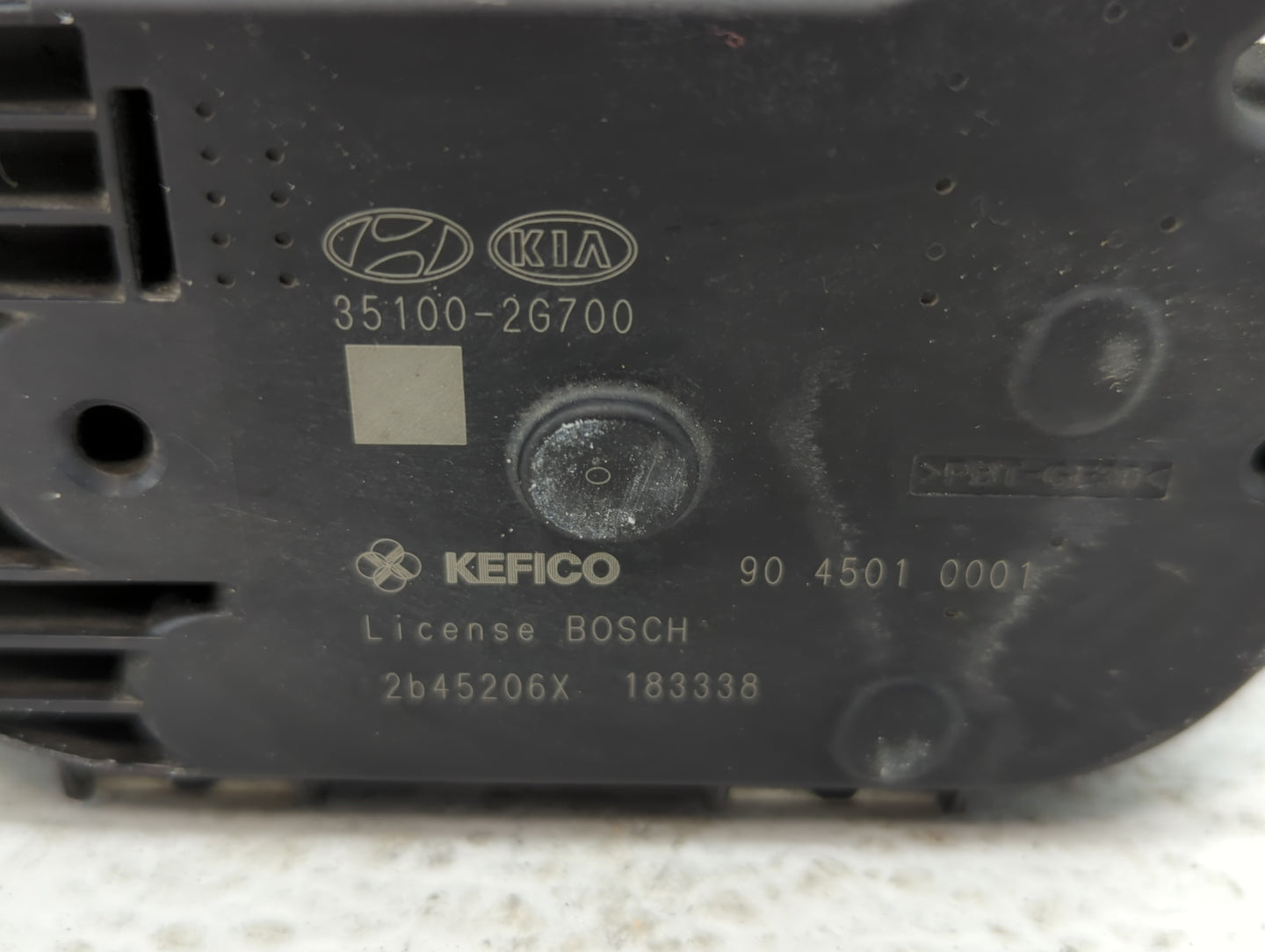2015 Hyundai Santa Fe Throttle Body P/N:35100-2G700 Fits Fits 2011 2012 2013 2014 2016 OEM Used Auto Parts - Oemusedautopart