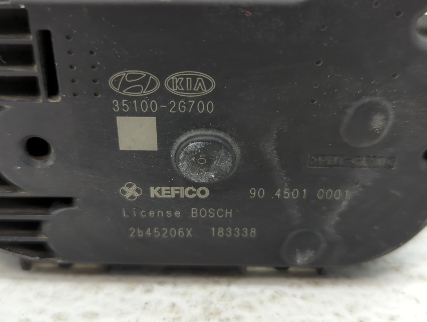 2015 Hyundai Santa Fe Throttle Body P/N:35100-2G700 Fits Fits 2011 2012 2013 2014 2016 OEM Used Auto Parts - Oemusedautopart