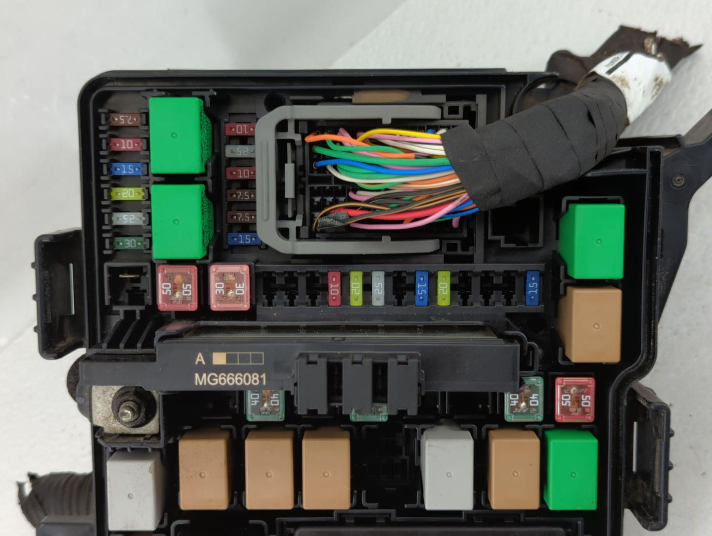 2015 Hyundai Santa Fe Fusebox Fuse Box Panel Relay Module P/N:91941-4Z011 Fits OEM Used Auto Parts - Oemusedautoparts1.com