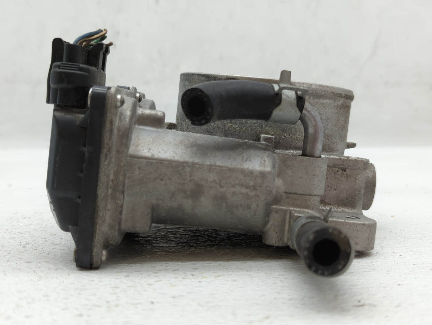 2013-2018 Hyundai Santa Fe Throttle Body P/N:35100-3CAA0 Fits Fits 2012 2013 2014 2015 2016 2017 2018 OEM Used Auto Parts - 