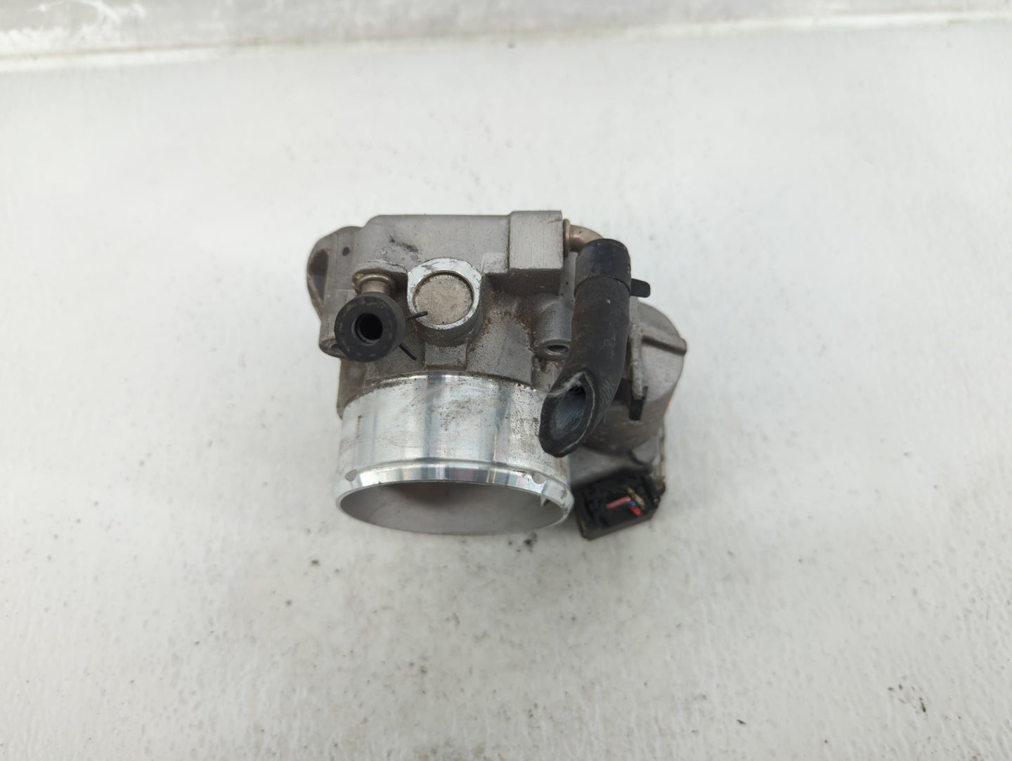 2015 Hyundai Santa Fe Throttle Body P/N:35100-2G700 Fits Fits 2011 2012 2013 2014 2016 OEM Used Auto Parts - Oemusedautopart