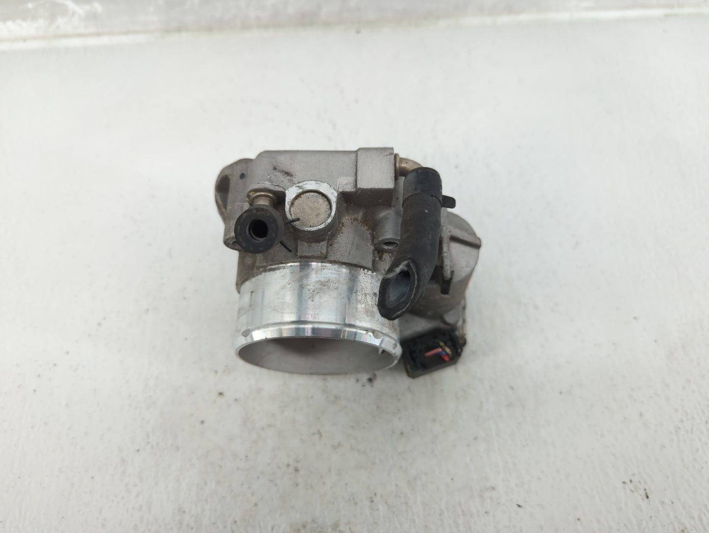 2015 Hyundai Santa Fe Throttle Body P/N:35100-2G700 Fits Fits 2011 2012 2013 2014 2016 OEM Used Auto Parts - Oemusedautopart