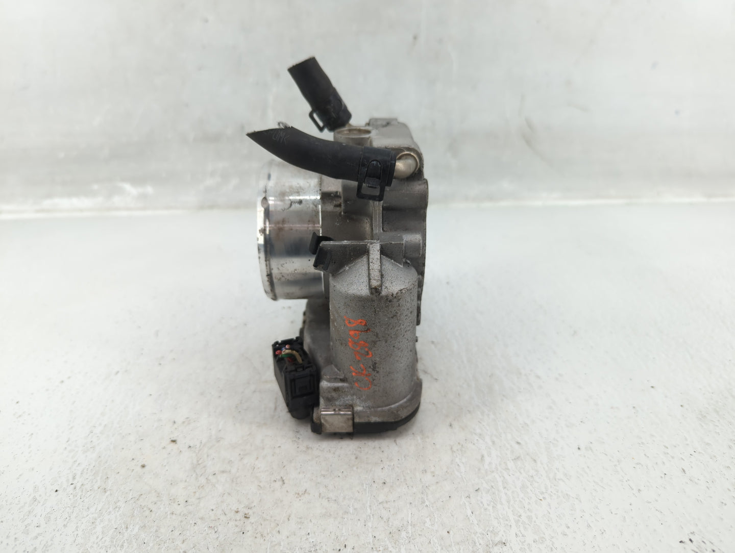 2015 Hyundai Santa Fe Throttle Body P/N:35100-2G700 Fits Fits 2011 2012 2013 2014 2016 OEM Used Auto Parts - Oemusedautopart