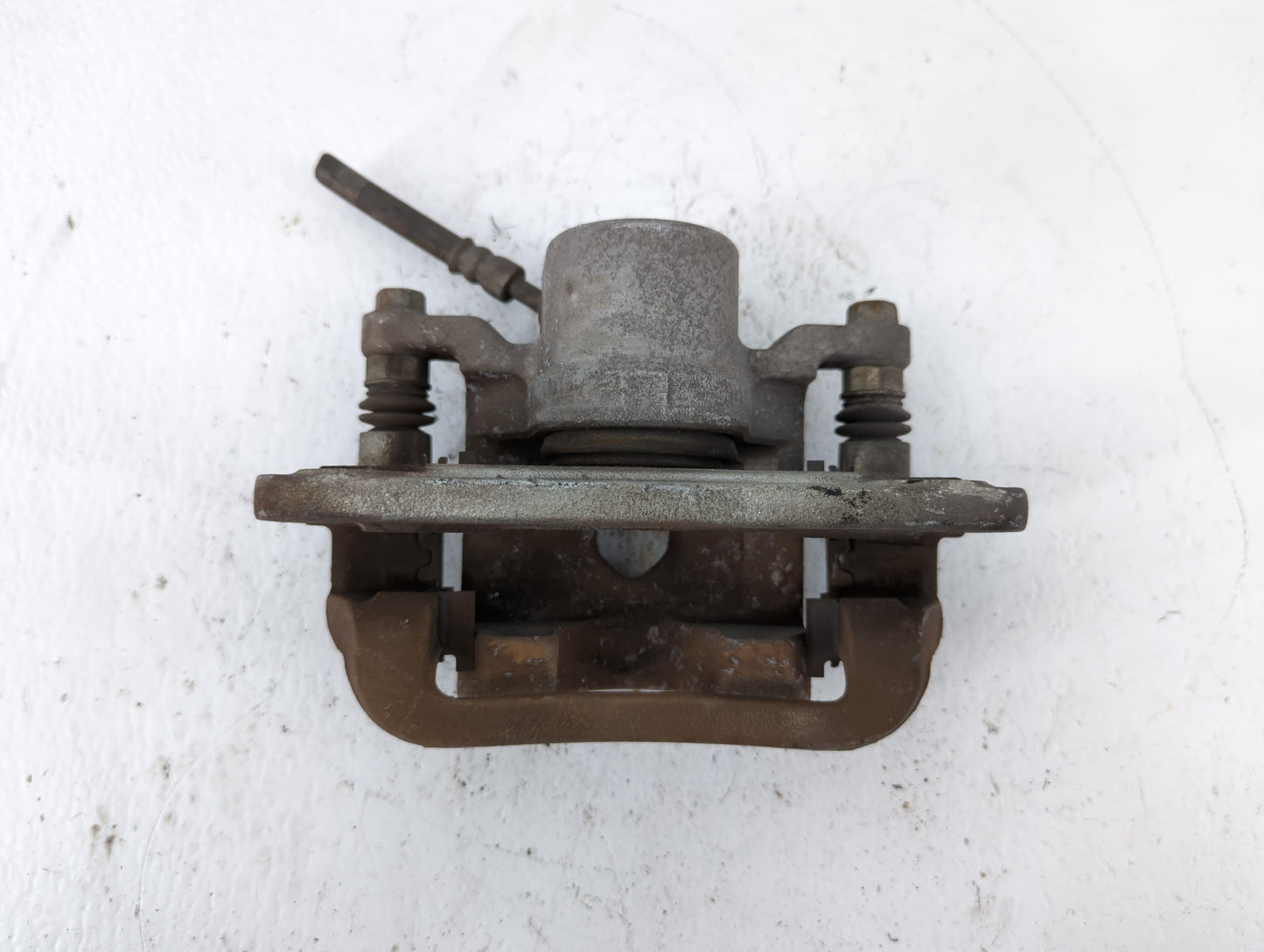 2013-2016 Hyundai Santa Fe Front Driver Left Brake Caliper - Oemusedautoparts1.com