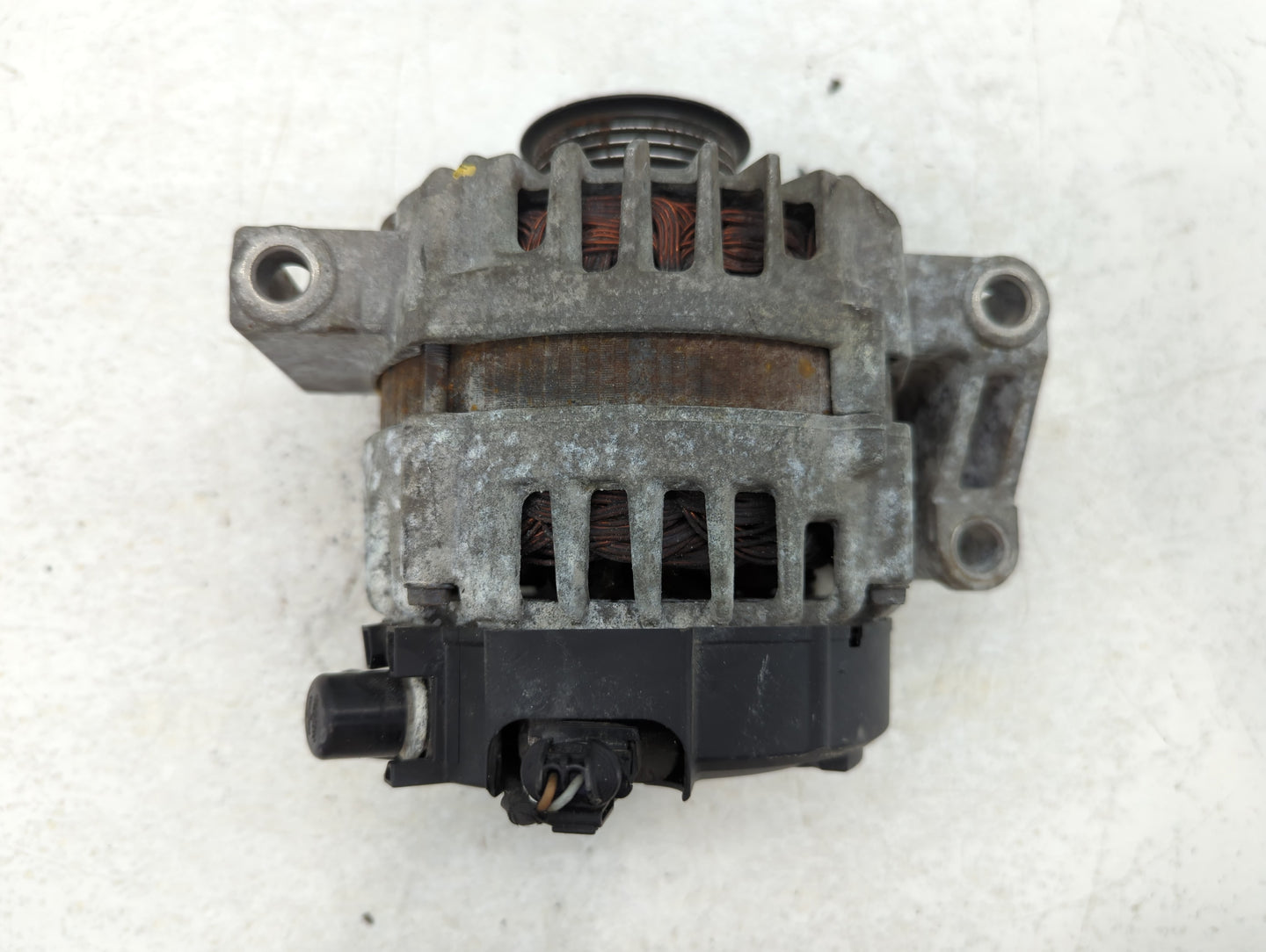 2015 Hyundai Santa Fe Alternator Replacement Generator Charging Assembly Engine OEM P/N:13588321 Fits Fits 2014 OEM Used Aut