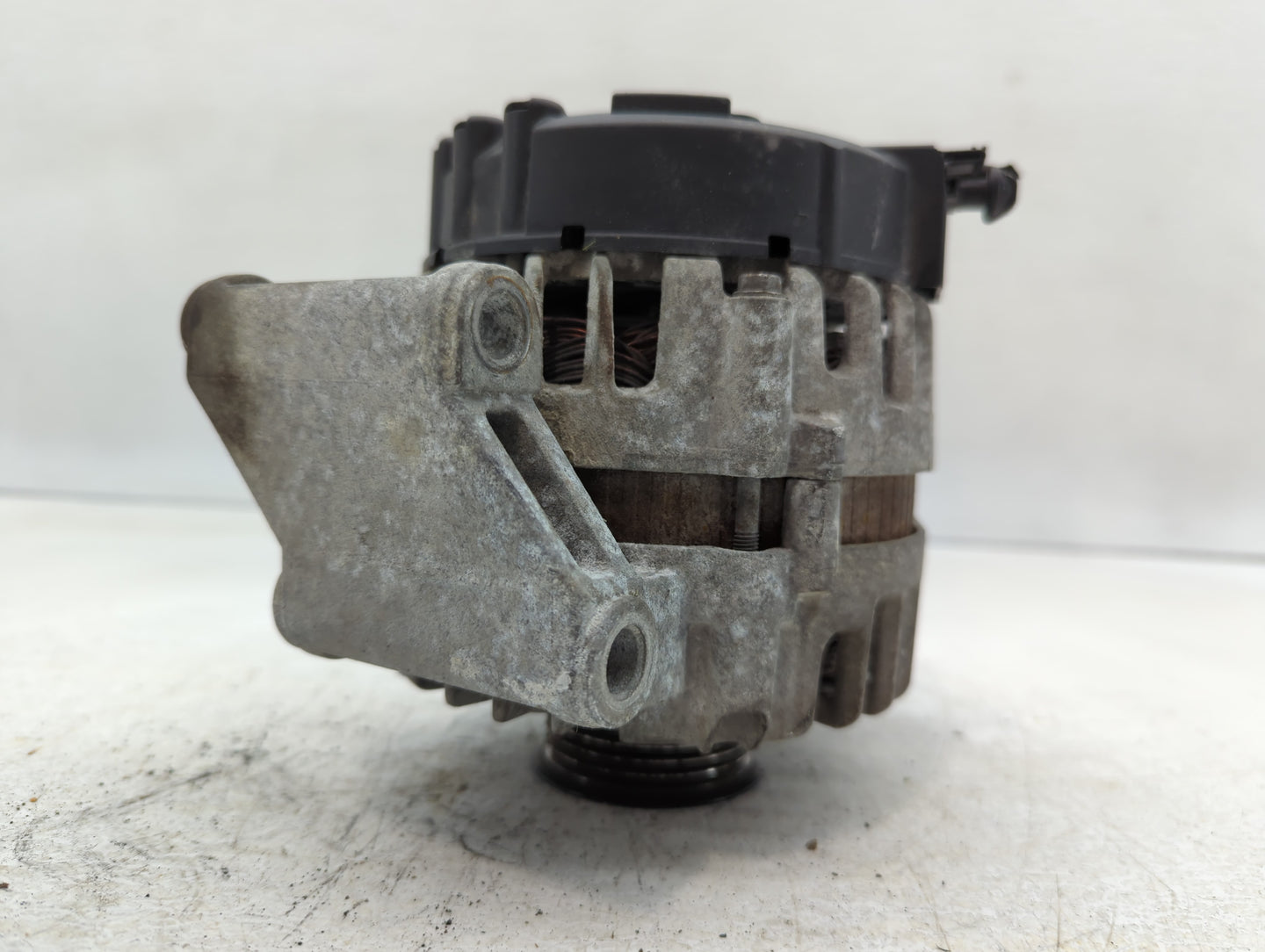 2015 Hyundai Santa Fe Alternator Replacement Generator Charging Assembly Engine OEM P/N:13588321 Fits Fits 2014 OEM Used Aut