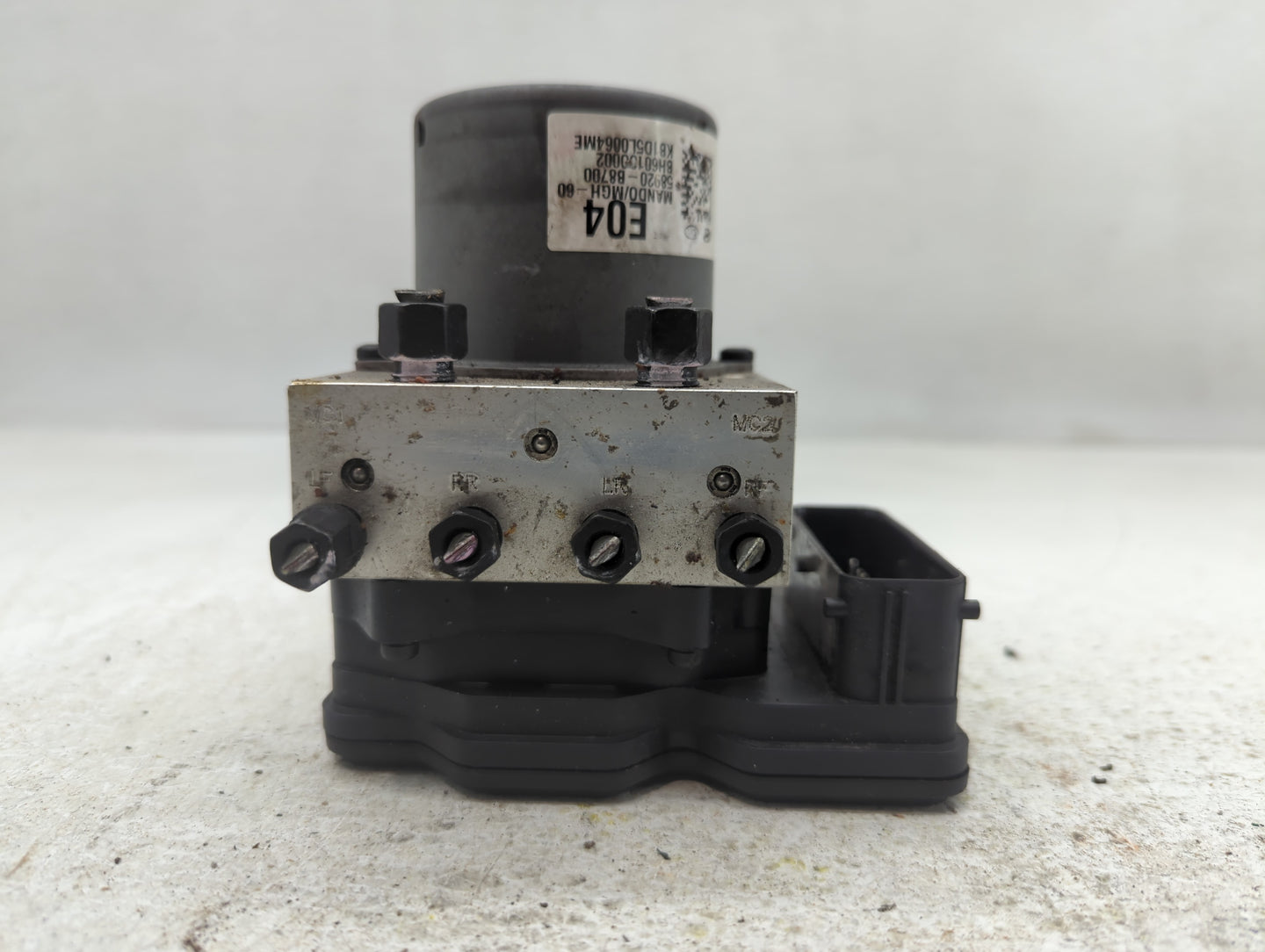 2013-2016 Hyundai Santa Fe ABS Pump Control Module Replacement P/N:58920-B8700 Fits Fits 2013 2014 2015 2016 OEM Used Auto P