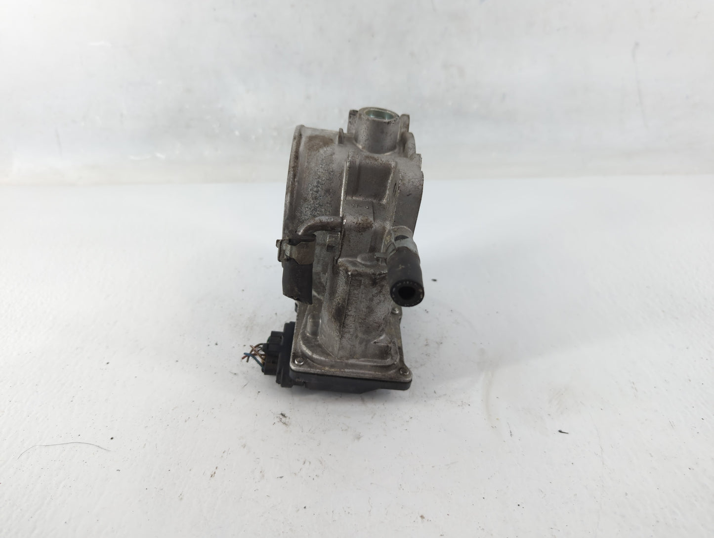 2013-2018 Hyundai Santa Fe Throttle Body P/N:35100-3CAA0 Fits Fits 2012 2013 2014 2015 2016 2017 2018 OEM Used Auto Parts - 