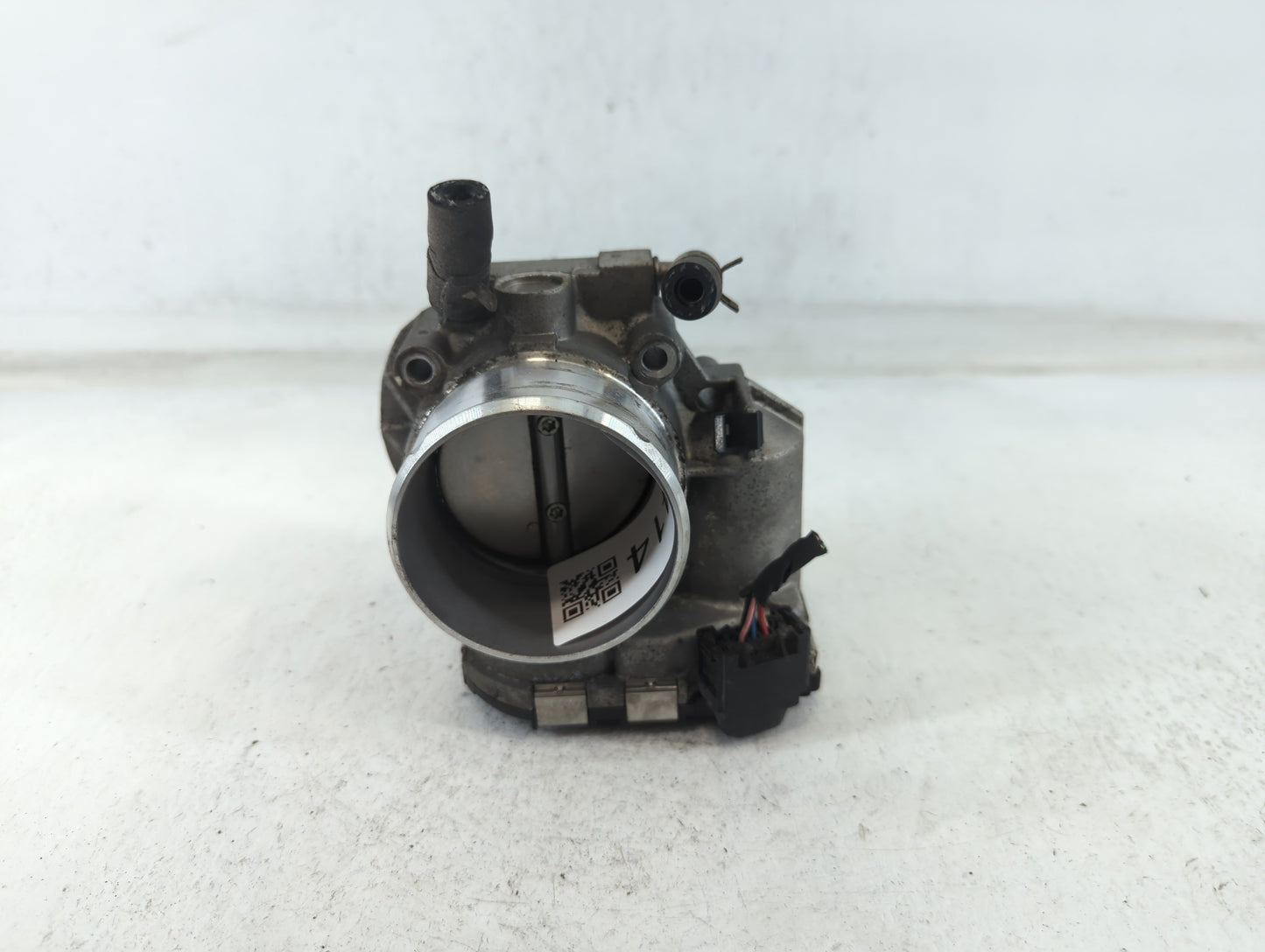 2015 Hyundai Santa Fe Throttle Body P/N:35100-2G700 Fits Fits 2011 2012 2013 2014 2016 OEM Used Auto Parts - Oemusedautopart