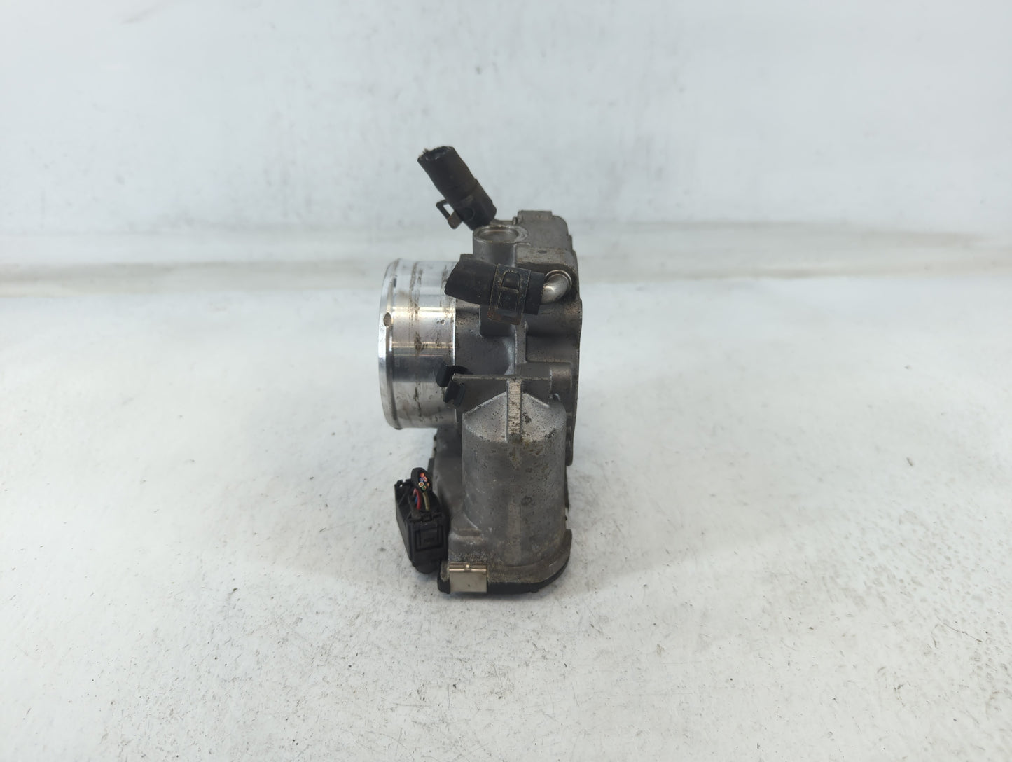 2015 Hyundai Santa Fe Throttle Body P/N:35100-2G700 Fits Fits 2011 2012 2013 2014 2016 OEM Used Auto Parts - Oemusedautopart