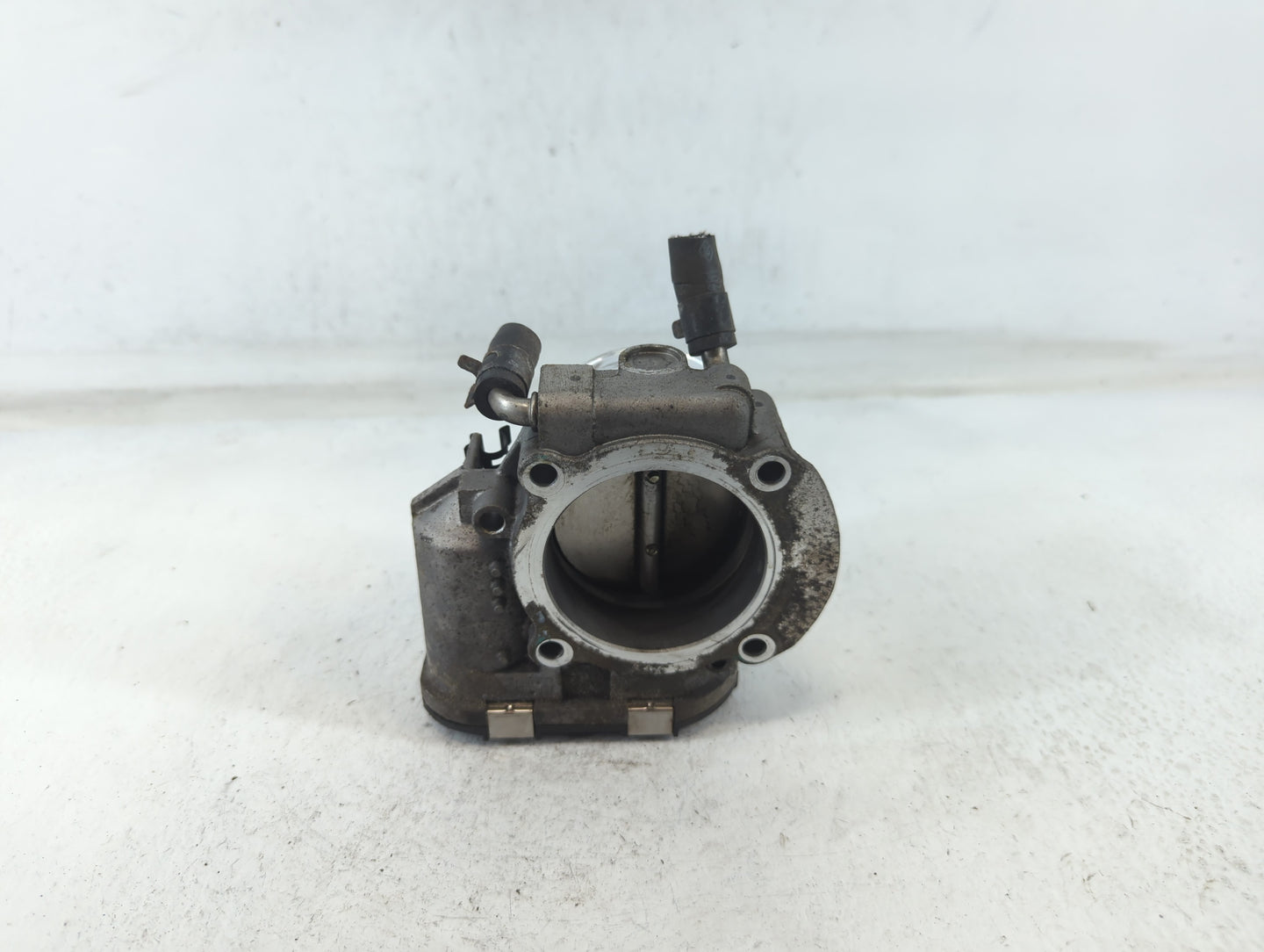 2015 Hyundai Santa Fe Throttle Body P/N:35100-2G700 Fits Fits 2011 2012 2013 2014 2016 OEM Used Auto Parts - Oemusedautopart