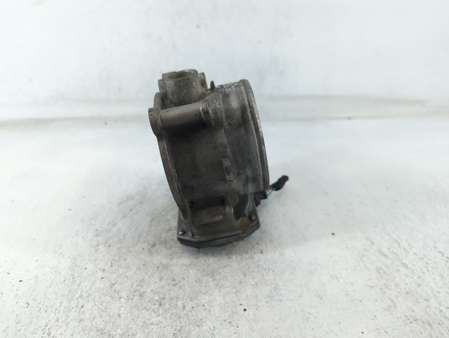 2013-2018 Hyundai Santa Fe Throttle Body P/N:35100-3CAA0 Fits Fits 2012 2013 2014 2015 2016 2017 2018 OEM Used Auto Parts - 