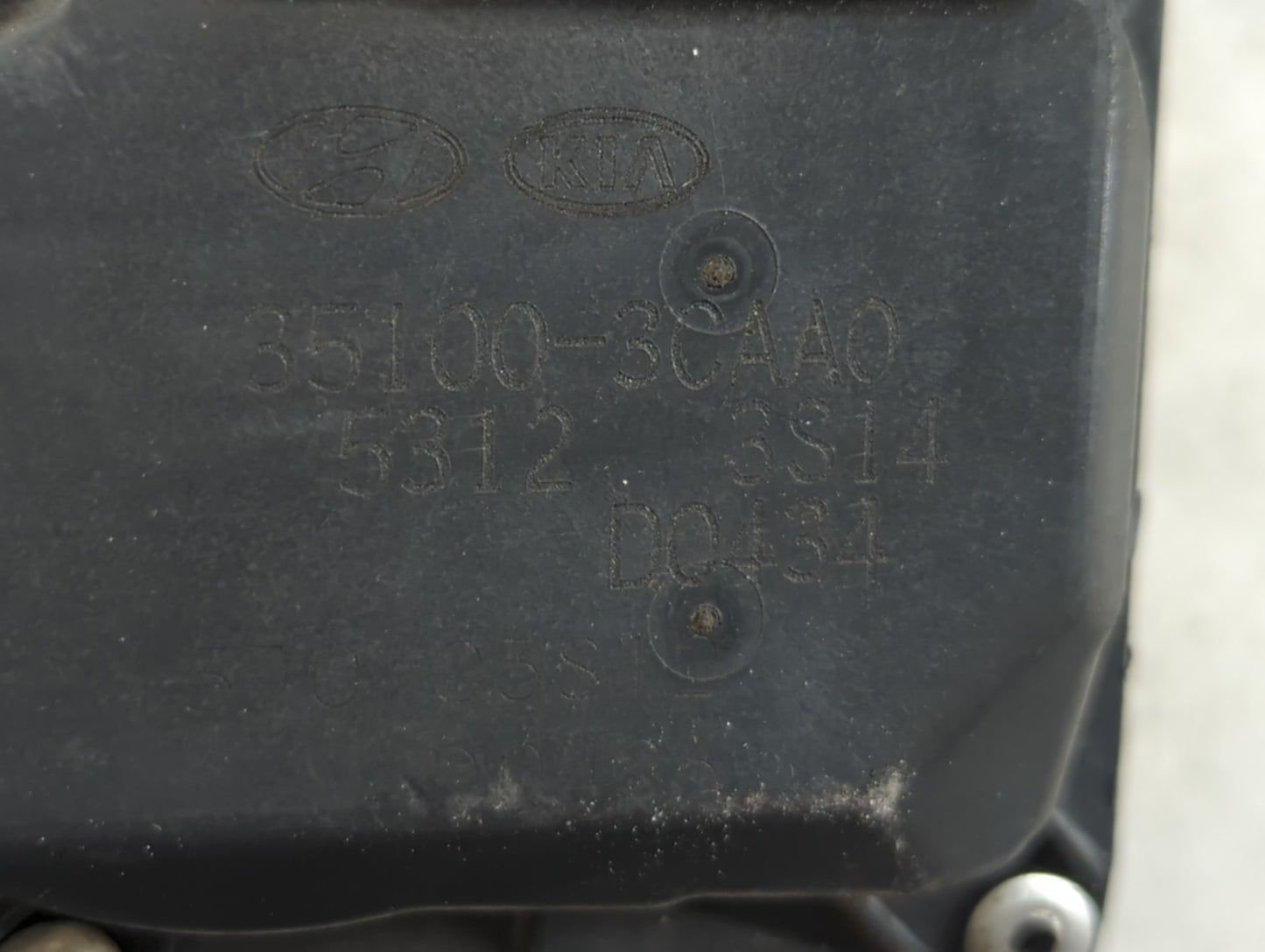 2013-2018 Hyundai Santa Fe Throttle Body P/N:35100-3CAA0 Fits Fits 2012 2013 2014 2015 2016 2017 2018 OEM Used Auto Parts - 